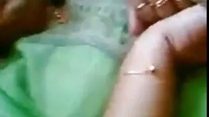 در کلیپ سکسی خارجی رایگان بنفش ساتن, اماتور